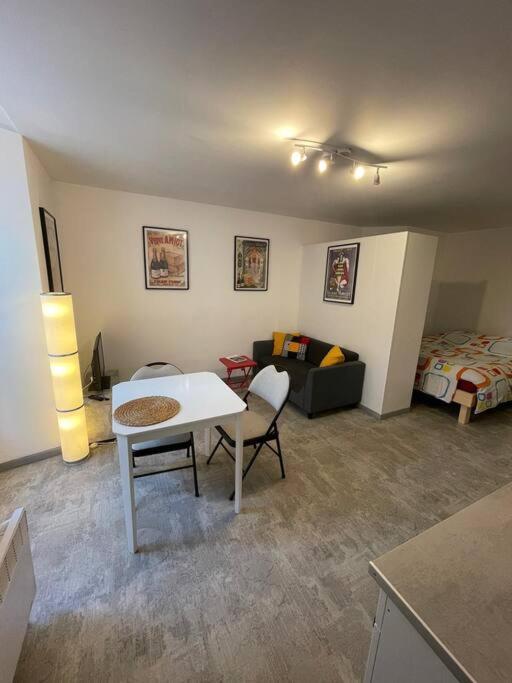 Studio Rdc Parking Prive Gratuit Doué-la-Fontaine Dış mekan fotoğraf
